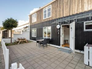 Apartment Fina - 10m from the sea by Interhome