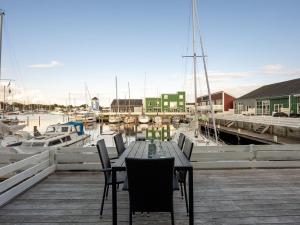 Apartment Fina - 10m from the sea by Interhome