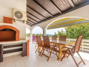 Apartment Vesna by Interhome