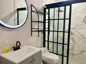 6 VENATOR House Boutique
