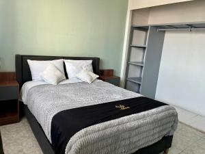 6 VENATOR House Boutique