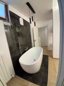 Elegante suite con box privato e vista