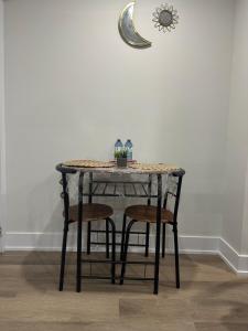 Cozy Basement Studio with Private Bathroom and Kitchen