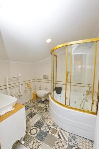 Penthouse Suite with Spa Bath room in Diamond Royal Hotel
