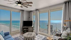 Emerald Horizon by AvantStay Beachfront Condo Resort Pool Gulf Balcony Views Near Pier Park Dining