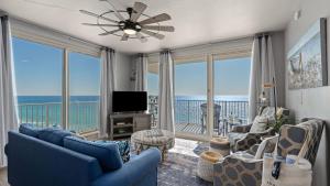 Emerald Horizon by AvantStay Beachfront Condo Resort Pool Gulf Balcony Views Near Pier Park Dining