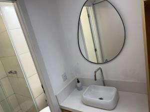 Apto com Varanda, Piscina e Rooftop