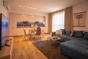 Blue Sky Penthouse with Parking Spot and Panorama Views