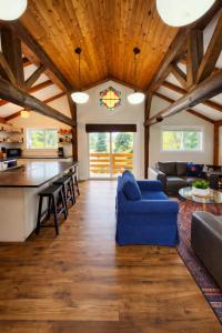 Beachside-HotTub-Fireplace-Authentically Northern