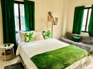 Luxury Beds, Great Layout | Central 2BR Apartment