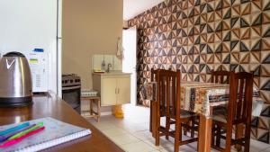 Vista para o mar e a poucos passos da praia - com Wi-Fi