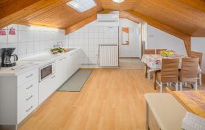 1 Bedroom Nice Apartment In Zambratija