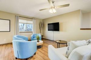 Ravine Abode! Modern Escape w Hot Tub & Upper Deck