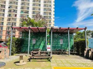 8th Floor Living at Alicias