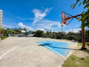 8th Floor Living at Alicias