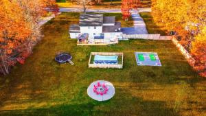 Resort-Style Pool Hot Tub Loft Game Room