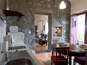 Holiday Home Casa da Fonte - Historisches Steinhaus auf den A by Interhome