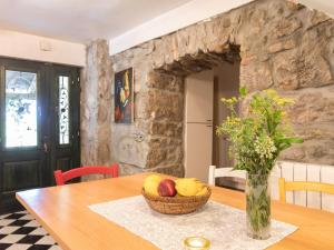 Holiday Home Haus mit modernem Interieur und einer alten Taverne by Interhome