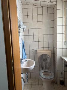 Modernes ruhiges Landhaus bei Kassel - Ganzes Ferienhaus mit 4 Schlafzimmern, Sauna & Garten