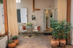 Cosy House With Garden Glyfada