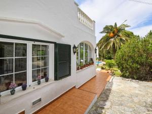 Holiday Home Traditionelles Landhaus 6 km vom Meer entfernt by Interhome