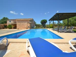 Holiday Home Wunderschönes Landhaus im Landhausstil mit Pool by Interhome