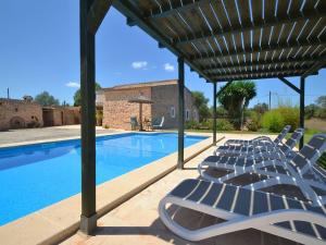 Holiday Home Wunderschönes Landhaus im Landhausstil mit Pool by Interhome