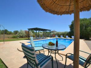 Holiday Home Wunderschönes Landhaus im Landhausstil mit Pool by Interhome