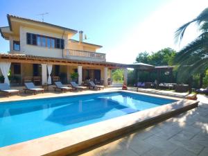 Holiday Home Wunderschön restauriertes Landhaus by Interhome