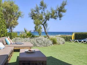 Holiday Home Gemütliches Ferienhaus in Urbanització Sestanyo by Interhome