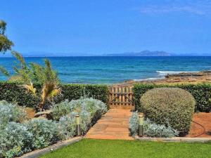 Holiday Home Gemütliches Ferienhaus in Urbanització Sestanyo by Interhome