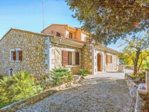 Holiday Home Schönes Landhaus mit Panoramablick auf die Berge by Interhome