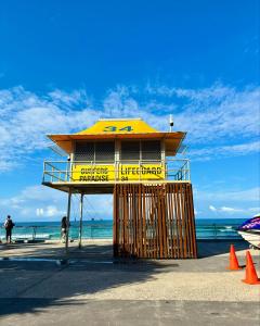Beachfront Ocean View Apartment in Surfers Paradise - Saltwater Luxe 1BR