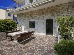 Apartment Apartment Nika1 Umag mit Pool und Whirlpool 400 Meter vom Strand entfernt by Interhome