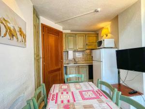 Apartment Drei-Zimmer-Dachgeschosswohnung 6 p-l- Villa Frejus by Interhome