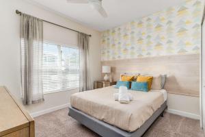 Large vacation home with pool access