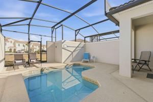 Large vacation home with pool access