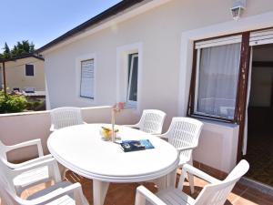 Apartment Geräumige Unterkunft in Punta Umag in Strandnähe- by Interhome