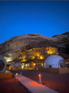 RUM MARS lUXURY CAMP