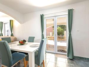 Apartment Wohnung Maya S mit Terrasse by Interhome