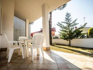 Holiday Home Eckhaus in Lido Di Volano- großer Innenhof- Grillplatz by Interhome