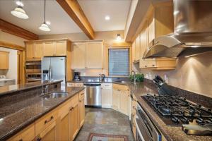 Experience mountain views at Alpine Vista Retreat, a spacious 3-bedroom home in Breckenridge!