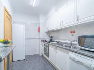 Apartment Appartement mit Meerblick by Interhome