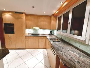 Apartment Appartement mit Bergblick by Interhome