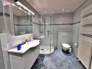 Apartment Appartement mit Bergblick by Interhome