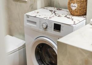 Emily Jacuzzi Veranda by PS