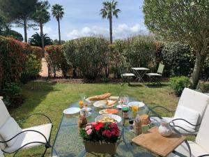 Apartment Wohnung in Mougins mit Gepflegtem Garten by Interhome