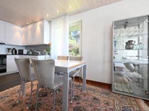 Apartment Haus Stirnemann- Wohnung H-3 by Interhome