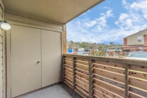 Spacious-2BR2BA- King Ensuite- PVT Patio