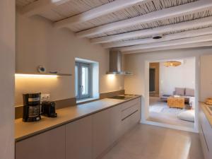 Holiday Home Sunset Gypsy stilvolles modernes Dorfhaus mit Whirlpool by Interhome